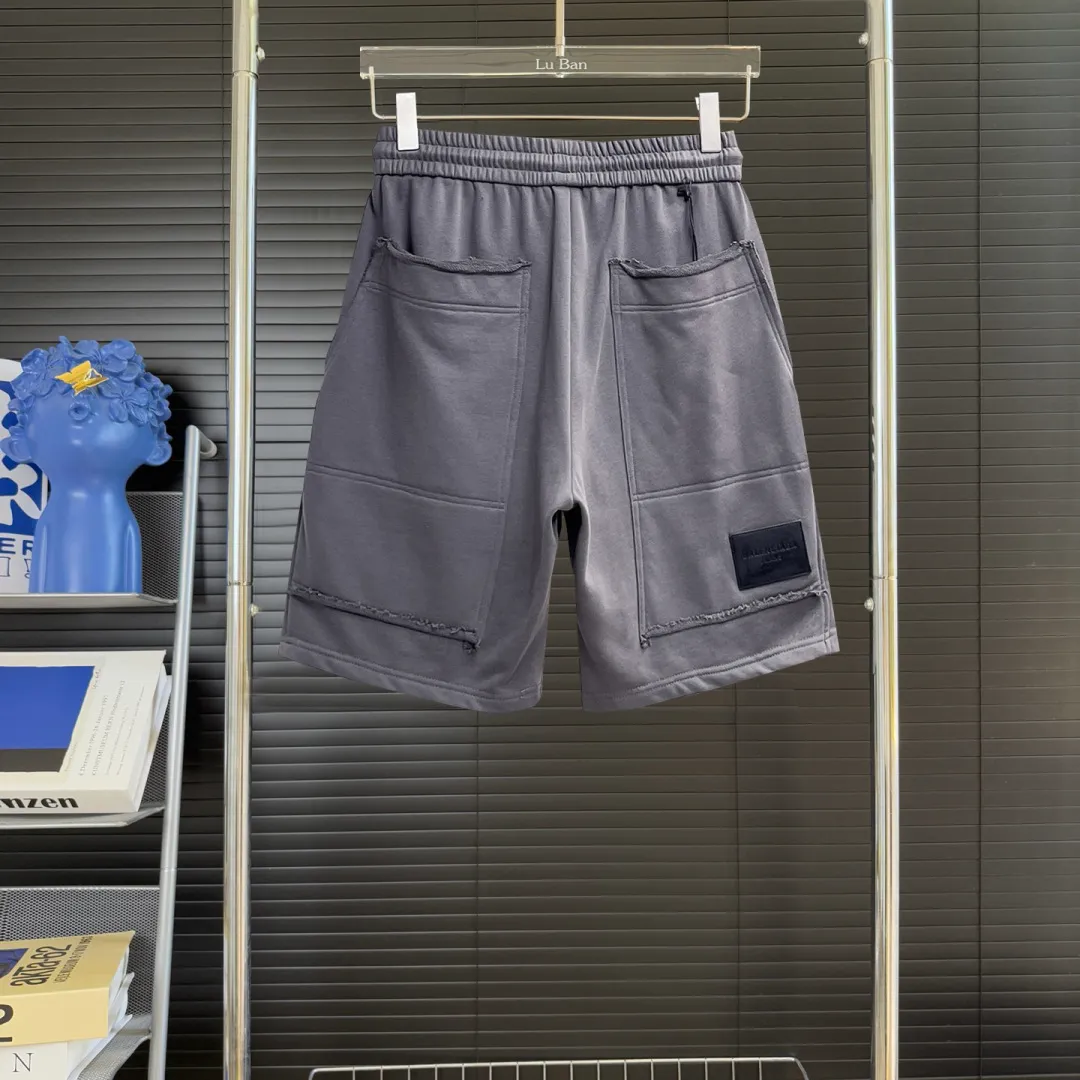 Balenciaga's three-standard complete 2026 summer New Arrival men's casual shorts, advanced custom-made Breathable fabric, Breathable fabric, extremely stretchy and comfortable, impeccable details, top-grade accessories, original logo design concept, delicate and soft feel! The upper body fit is awesome! Size: M-XXXL Please state your height and weight when ordering